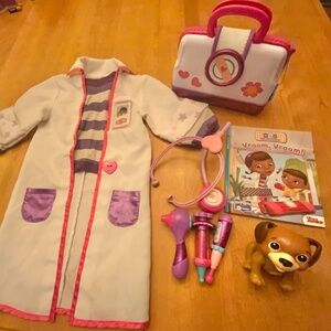 Disney Talking Doc McStuffins Doctor’s Dress Up Play Set Dog house & Fido